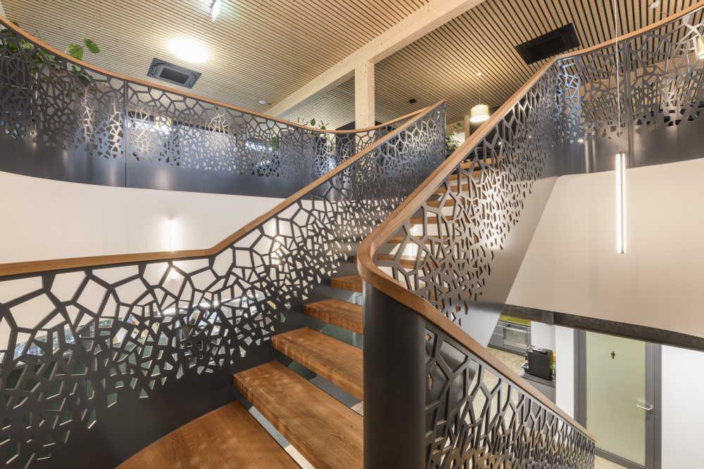 Iromet Treppe 1008 B Treppe Geländer Vollblech gelasert web