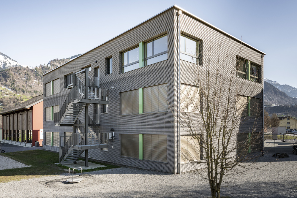 24100010 Kindergartem Giswil cs Nottreppe 1017